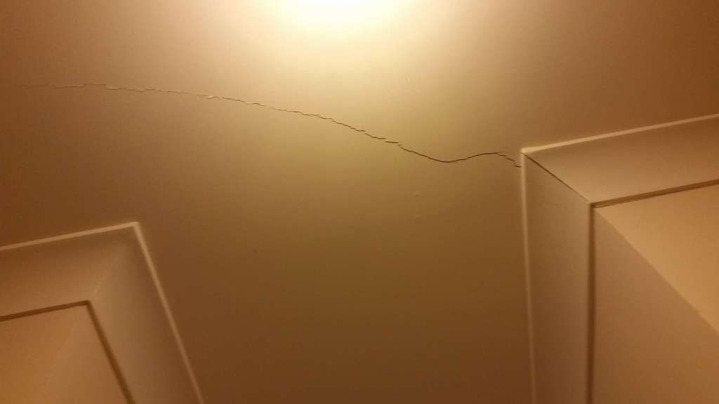 View topic Any advise on a DIY guide on fixing crack in gyprock ceiling • Home Renovation